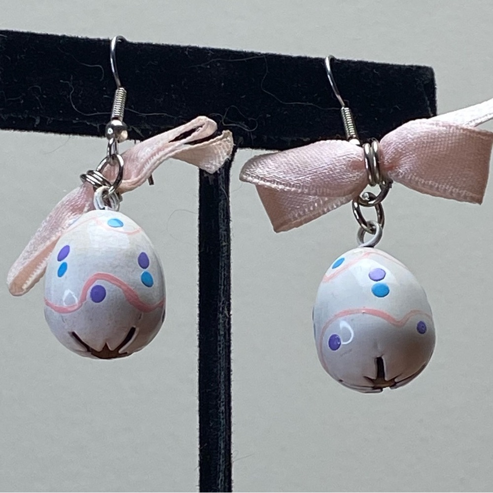 Vintage Easter Egg Earrings! - Picture 3 of 6